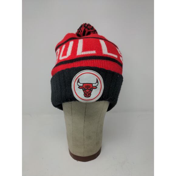 Vintage Mitchell Ness NBA Chicago Bulls Beanie Hat Embroidered Logo Pom Pom Red - Picture 2 of 13
